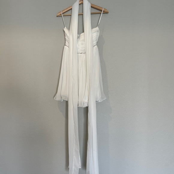 Short White chiffon dress with neck scarf - Picture 3 of 9